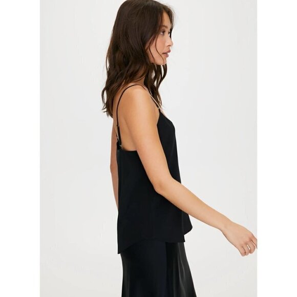 ARITZIA Under\Wilfred | Nostalgia Silk V-neck Camisole in Lavender - Picture 9 of 10